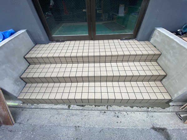 京都市南区Oマンション　エントランス階段改修工事