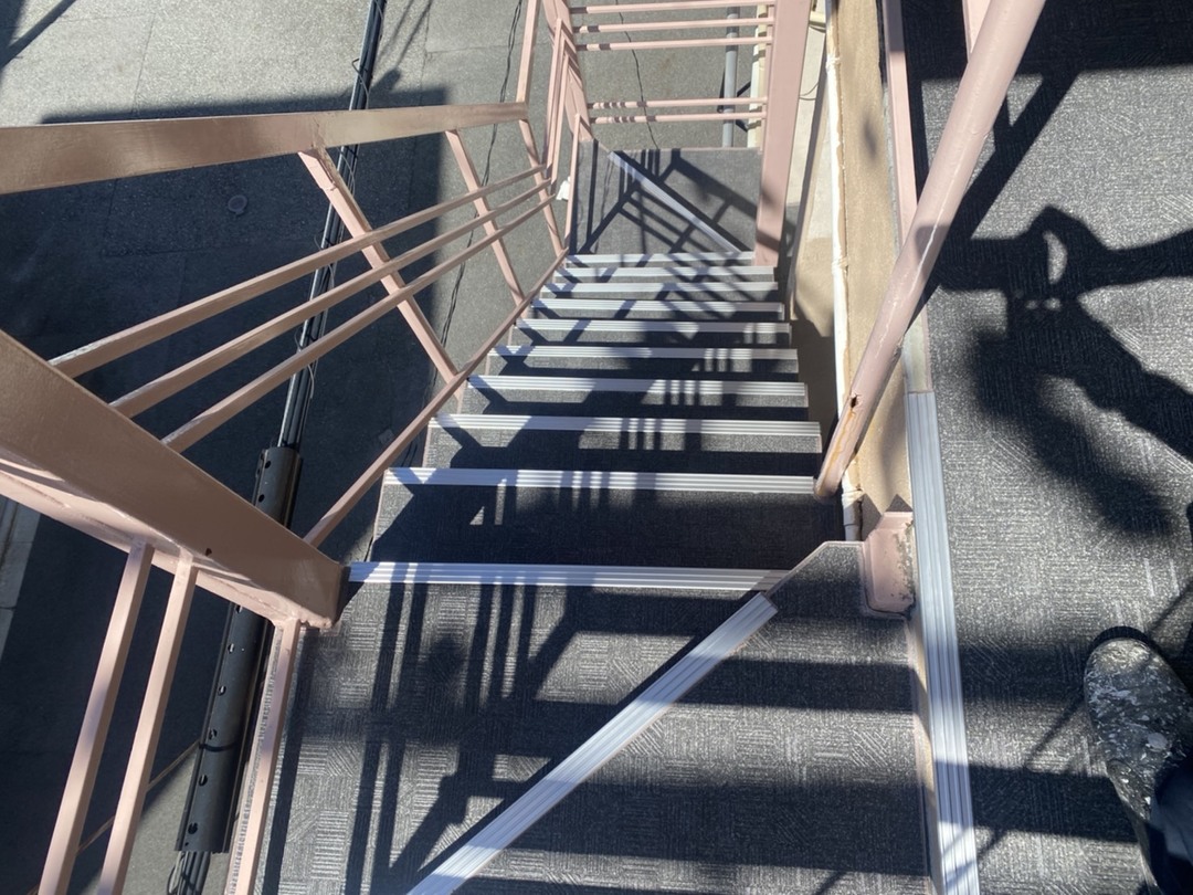 京都市左京区　M荘　階段滑り止め長尺シート工事のサムネイル