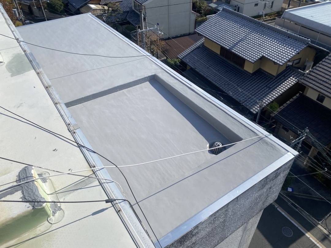 京都市北区　Kマンション様　屋上庇防水工事　（ウレタン通気緩衝工法）のサムネイル