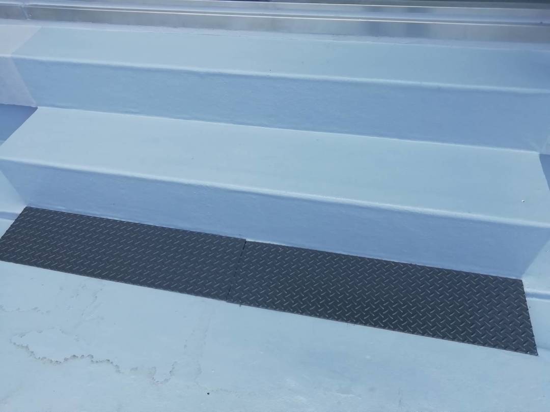 京都市中京区　Fビル様　溝蓋塗装工事のサムネイル