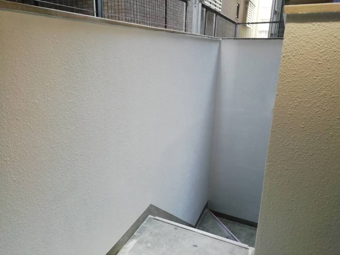京都市中京区　Sビル様　共用階段壁塗装工事のサムネイル
